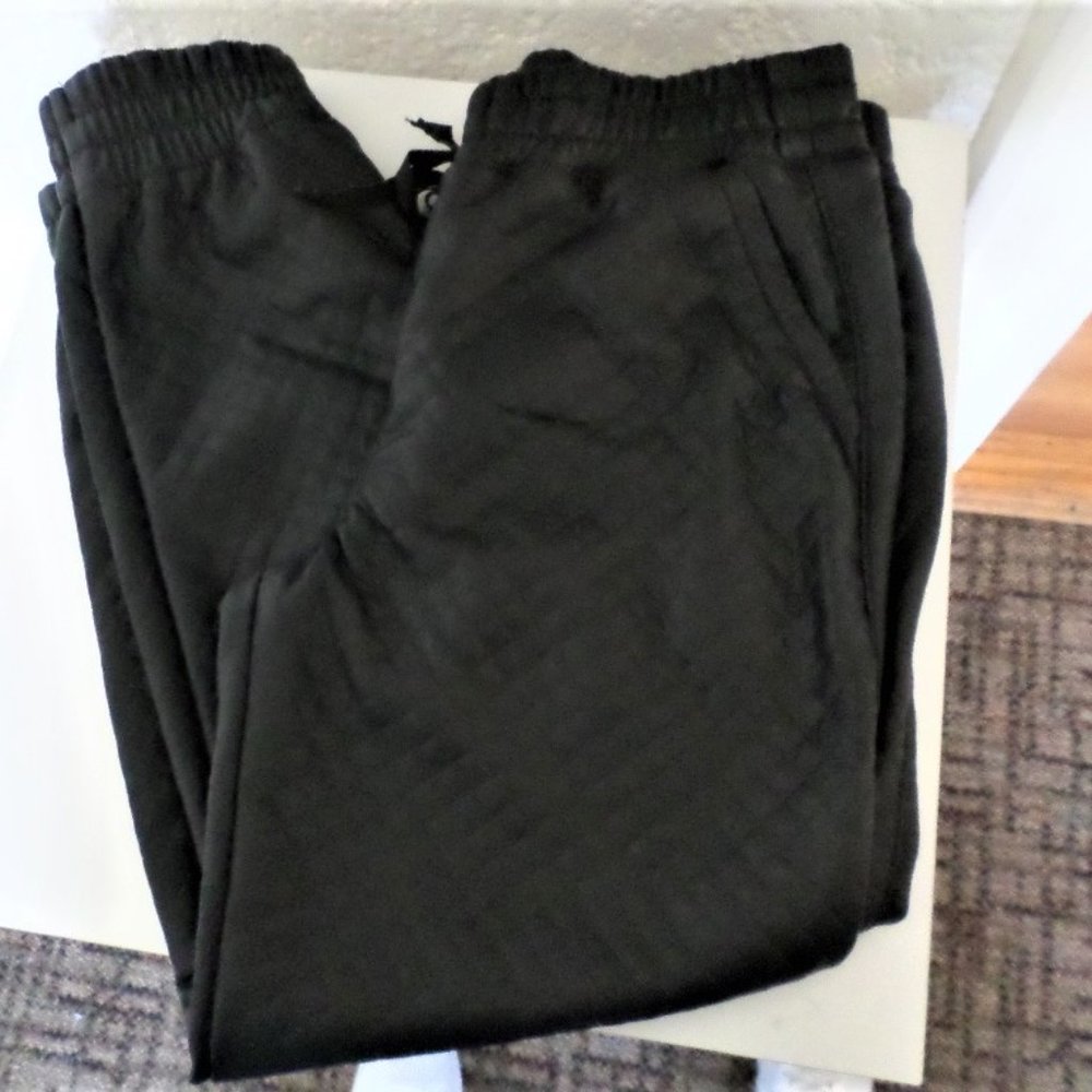 Sneak Peek Quilted Joggers NWT L